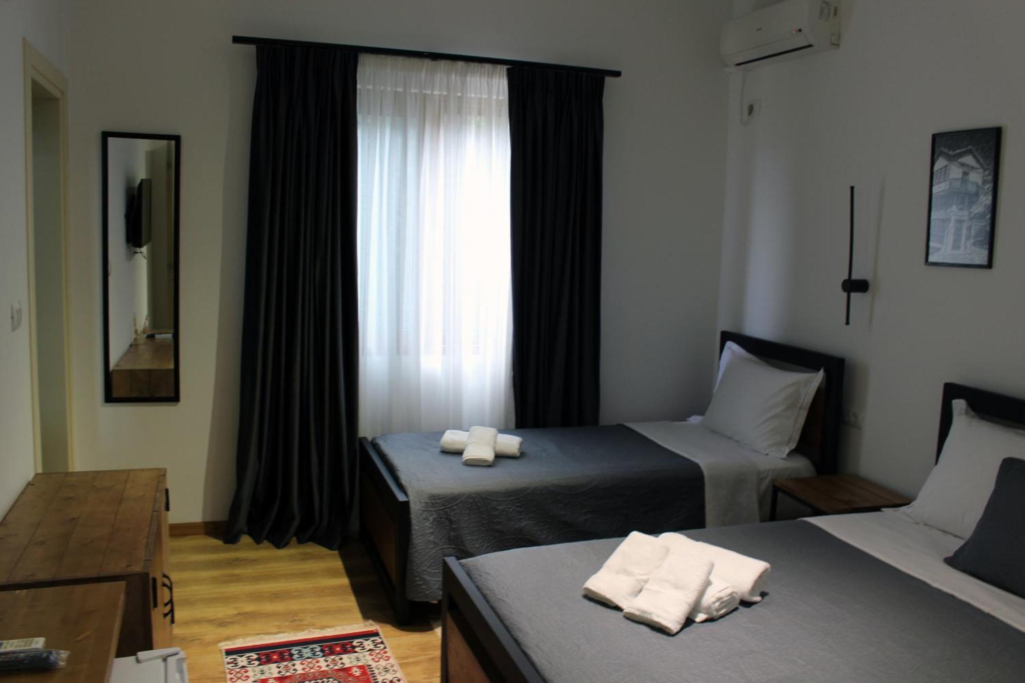 Guest House Amades ジロカストラ エクステリア 写真
